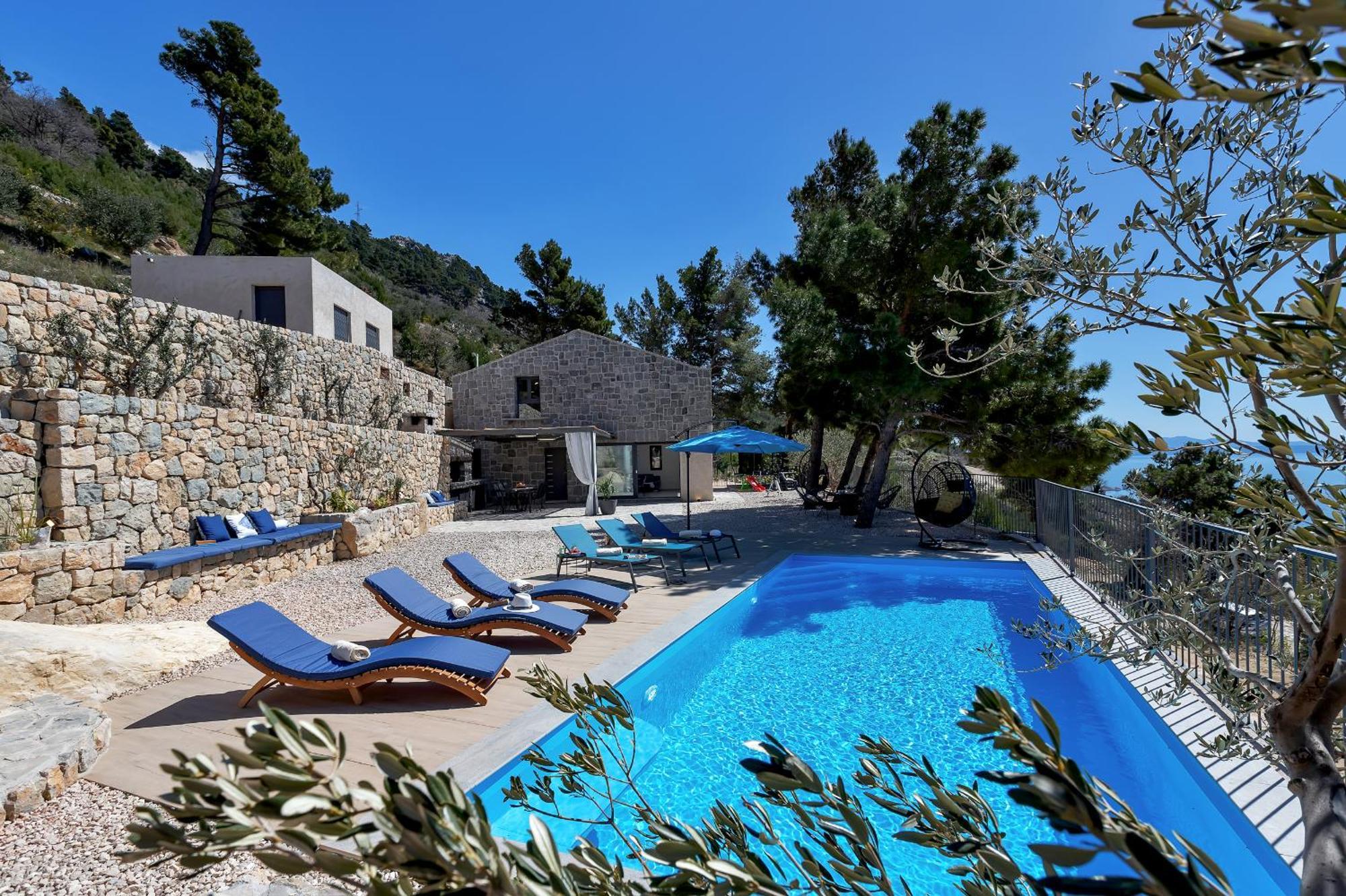 Eaglestone - Isolated Location That Offers Peace And Tranquility * Makarska
