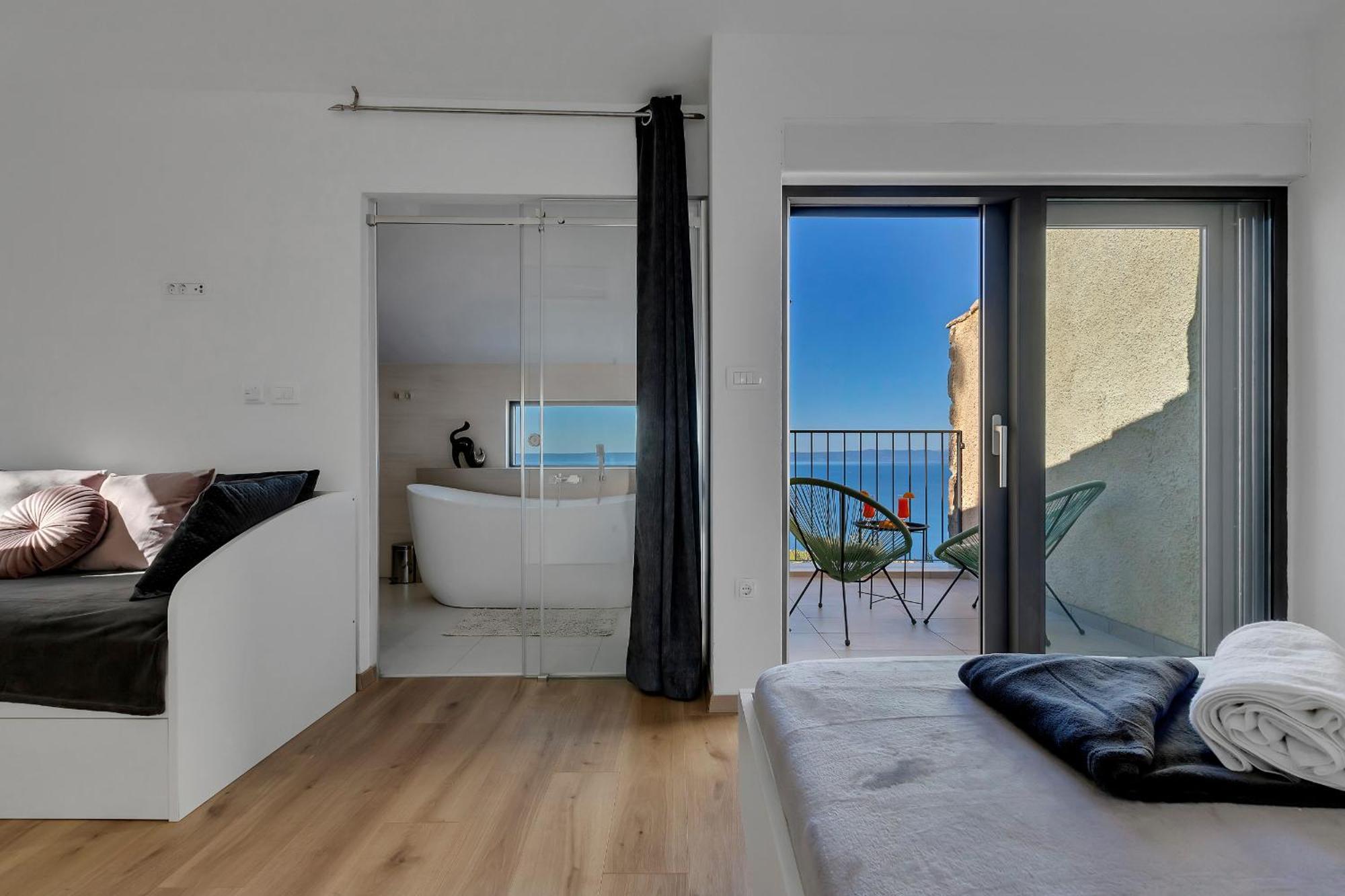 Villa Eaglestone - Isolated Location That Offers Peace And Tranquility